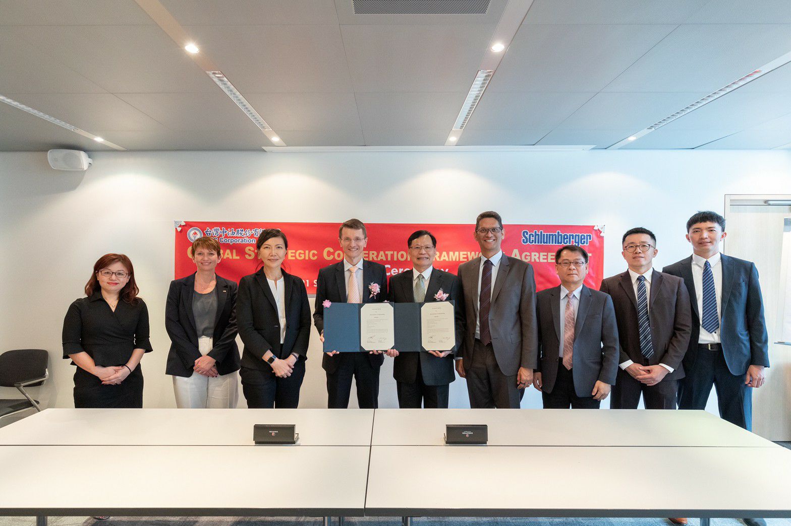 台灣中油與施蘭卜吉公司簽署全球戰略合作框架協議 在能源、數位轉型與碳中和等領域相互合作